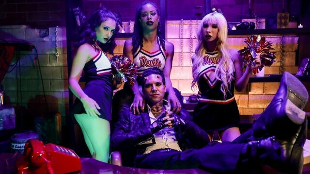 Tre Hurra För Satan – Kenzie, Jane, Kira, Små Händer